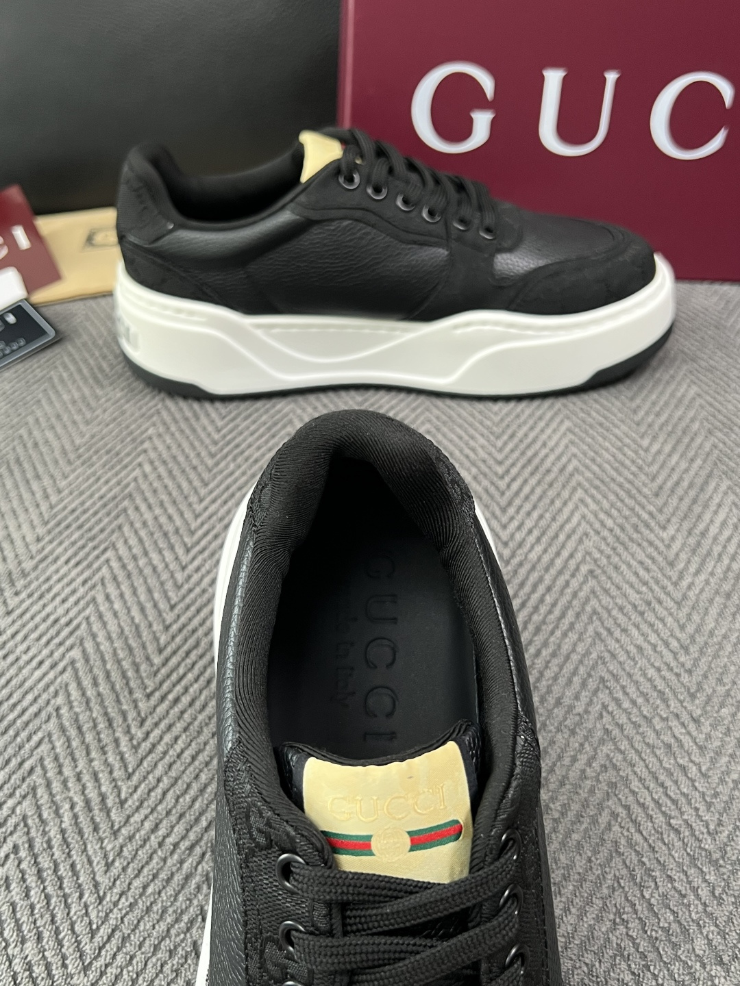 Gucci  高品质  顶级工艺品  古奇  专柜新款原厂配置，意大利进口牛皮面料，进口牛皮内里垫，透气舒适，鞋底：原厂