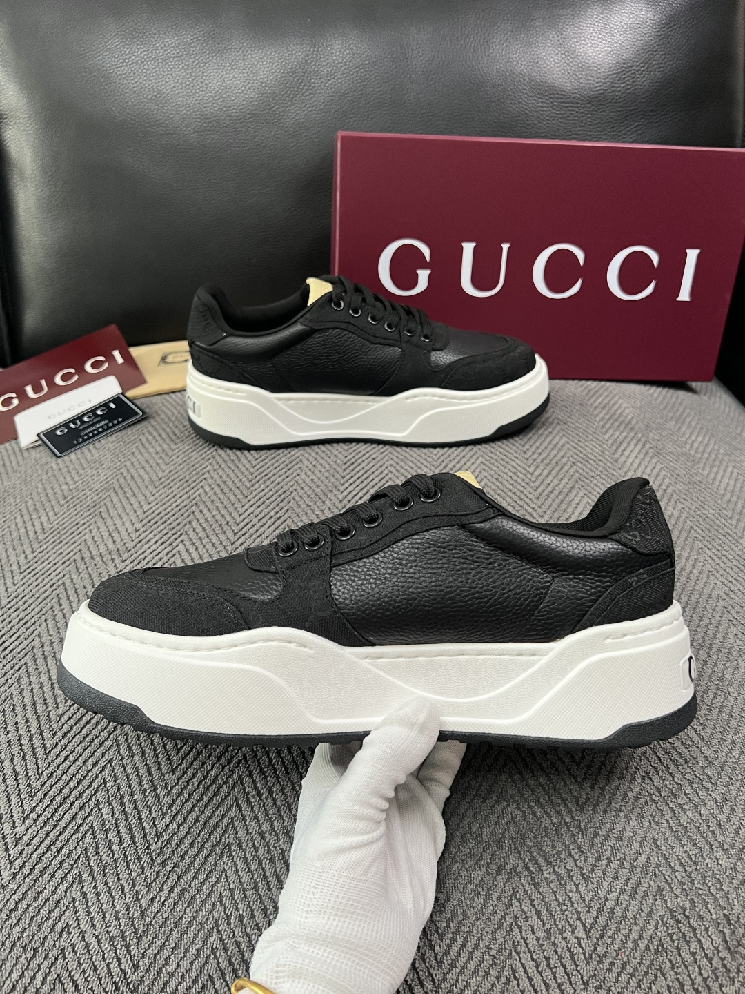 Gucci  高品质  顶级工艺品  古奇  专柜新款原厂配置，意大利进口牛皮面料，进口牛皮内里垫，透气舒适，鞋底：原厂
