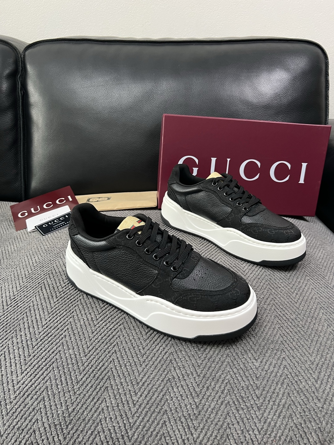 Gucci 高品质 顶级工艺品 古奇 专柜新款原厂配置,意大利进口牛皮面料,进口牛皮内里垫,透气舒适,鞋底:原厂 Gucci 高品质 顶级工艺品 古奇 专柜新款原厂配置,意大利进口牛皮面料,进口牛皮内里垫,透气舒适,鞋底:原厂