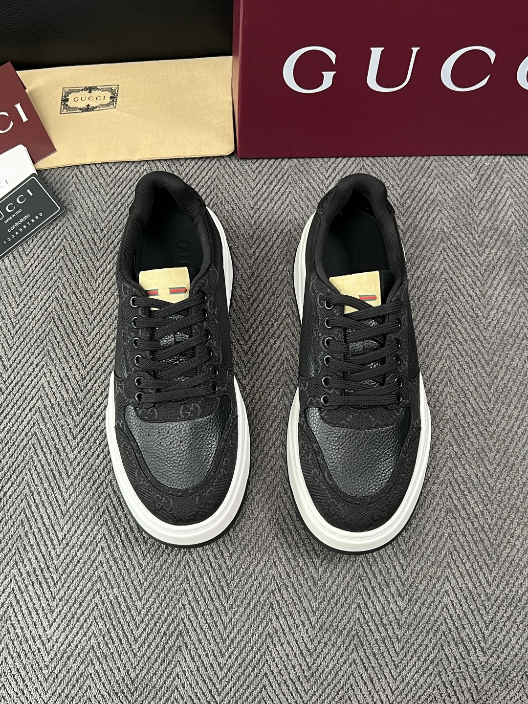 Gucci  高品质  顶级工艺品  古奇  专柜新款原厂配置，意大利进口牛皮面料，进口牛皮内里垫，透气舒适，鞋底：原厂