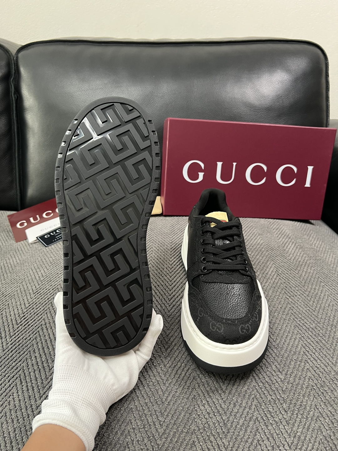 Gucci  高品质  顶级工艺品  古奇  专柜新款原厂配置，意大利进口牛皮面料，进口牛皮内里垫，透气舒适，鞋底：原厂