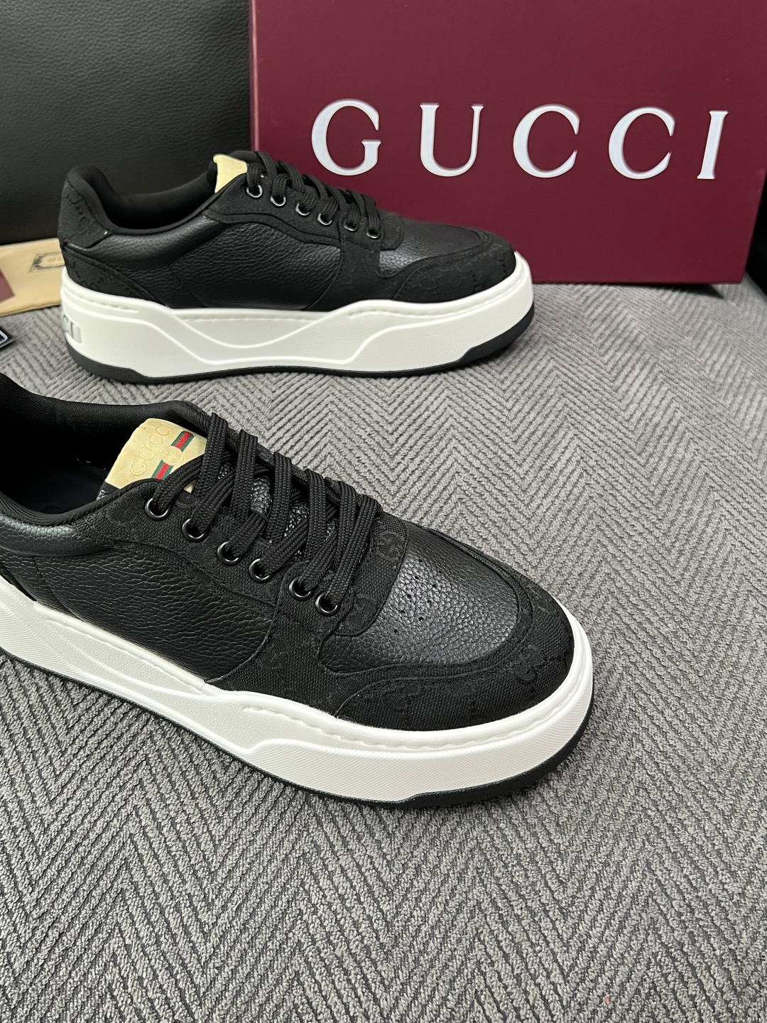 Gucci  高品质  顶级工艺品  古奇  专柜新款原厂配置，意大利进口牛皮面料，进口牛皮内里垫，透气舒适，鞋底：原厂