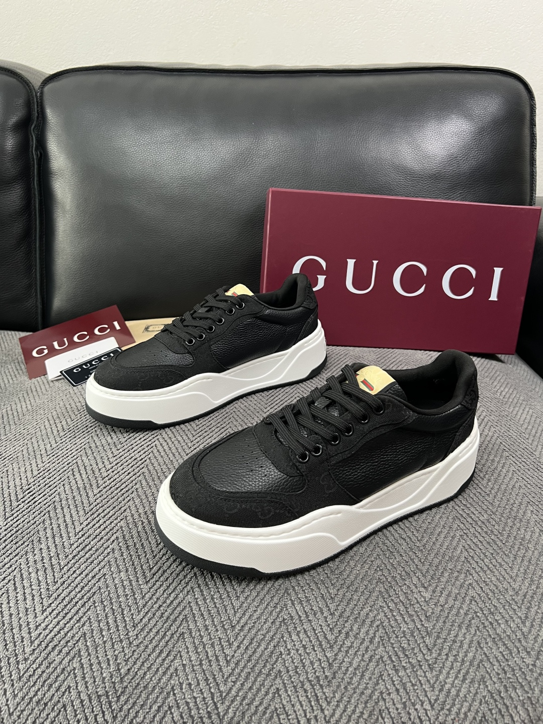 Gucci  高品质  顶级工艺品  古奇  专柜新款原厂配置，意大利进口牛皮面料，进口牛皮内里垫，透气舒适，鞋底：原厂