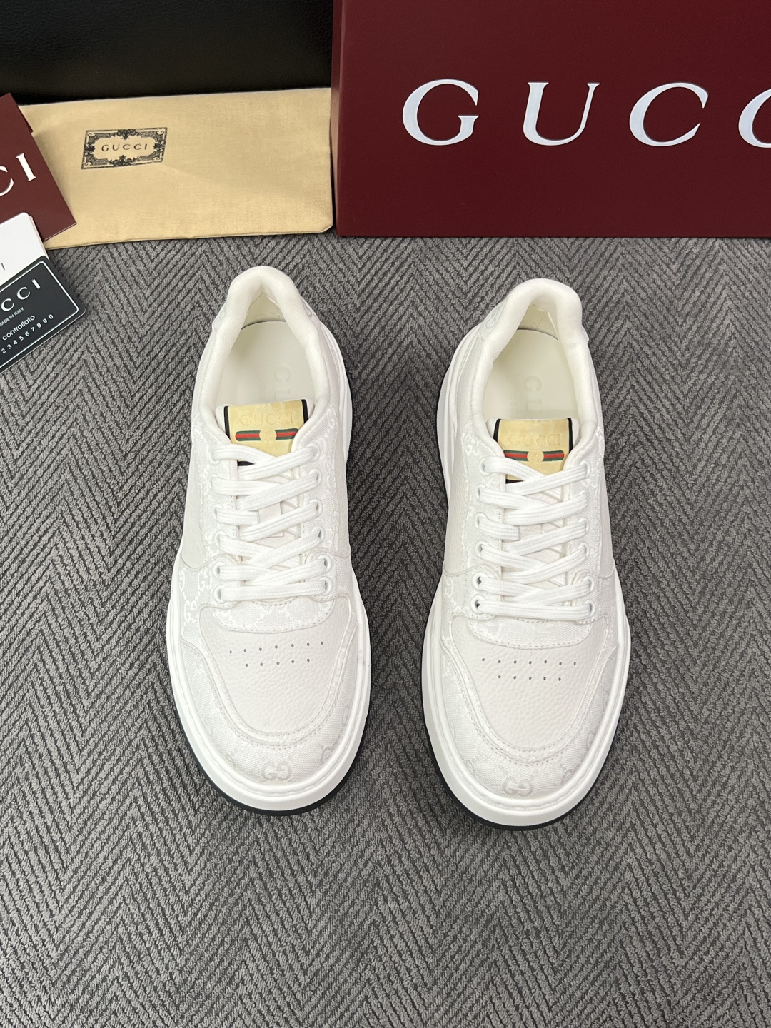 Gucci  高品质  顶级工艺品  古奇  专柜新款原厂配置，意大利进口牛皮面料，进口牛皮内里垫，透气舒适，鞋底：原厂