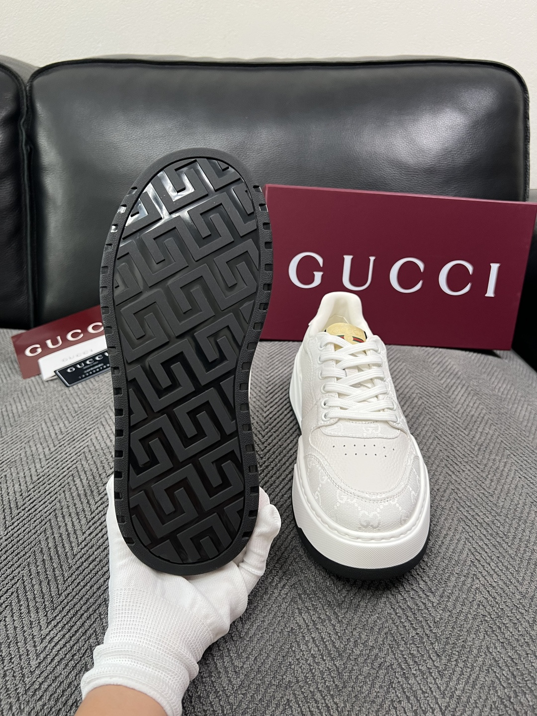 Gucci  高品质  顶级工艺品  古奇  专柜新款原厂配置，意大利进口牛皮面料，进口牛皮内里垫，透气舒适，鞋底：原厂