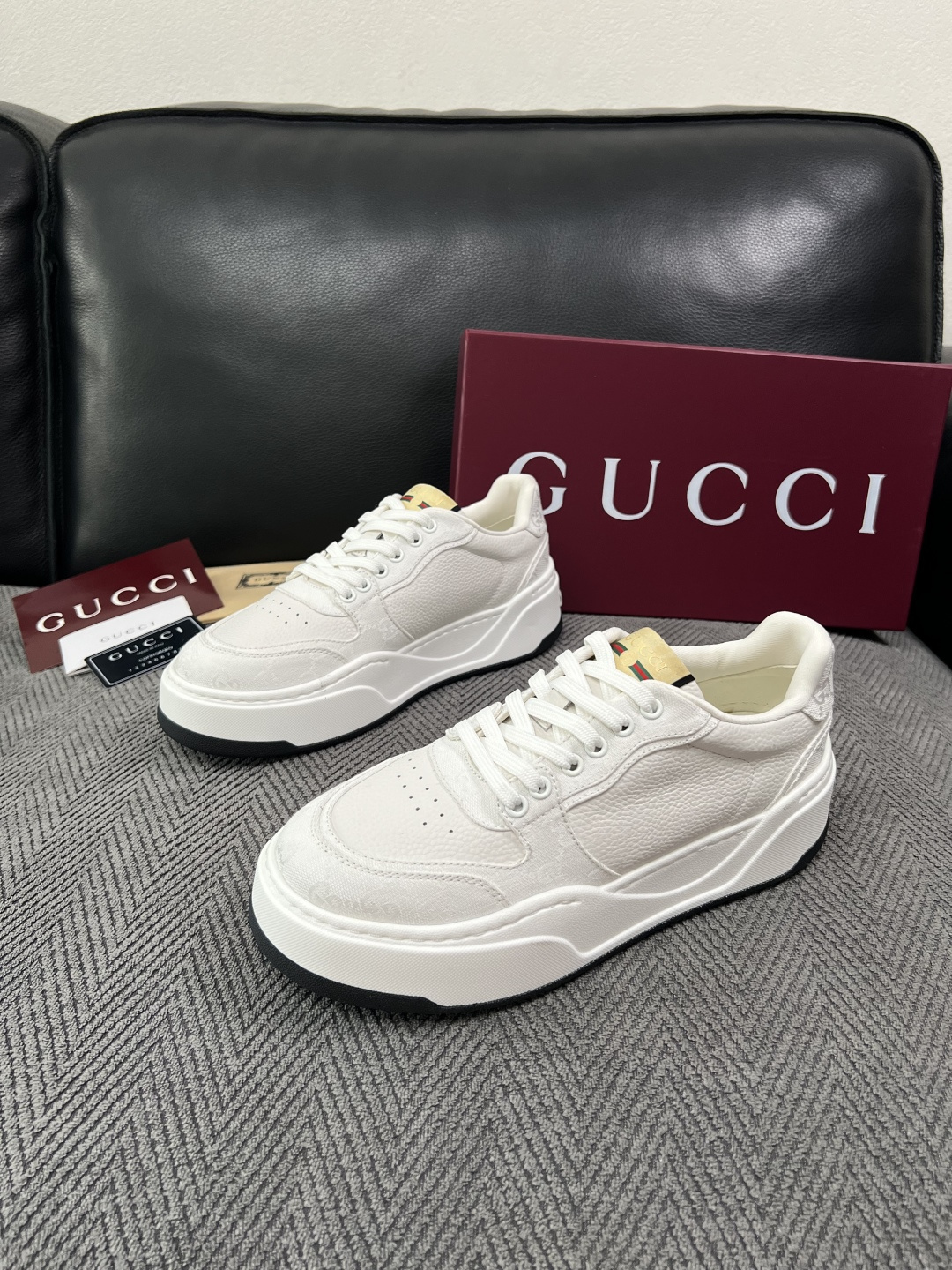 Gucci  高品质  顶级工艺品  古奇  专柜新款原厂配置，意大利进口牛皮面料，进口牛皮内里垫，透气舒适，鞋底：原厂