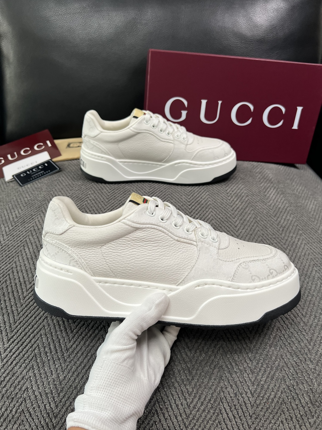 Gucci  高品质  顶级工艺品  古奇  专柜新款原厂配置，意大利进口牛皮面料，进口牛皮内里垫，透气舒适，鞋底：原厂