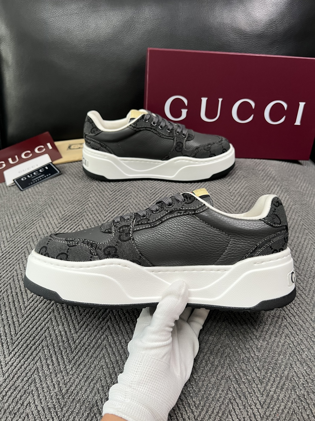 Gucci  高品质  顶级工艺品  古奇  专柜新款原厂配置，意大利进口牛皮面料，进口牛皮内里垫，透气舒适，鞋底：原厂