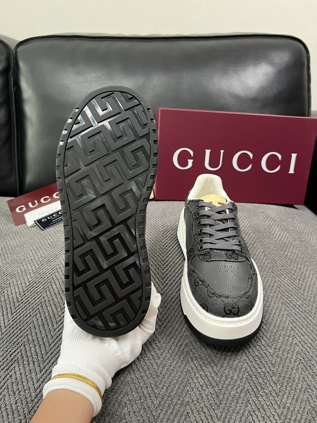 Gucci  高品质  顶级工艺品  古奇  专柜新款原厂配置，意大利进口牛皮面料，进口牛皮内里垫，透气舒适，鞋底：原厂
