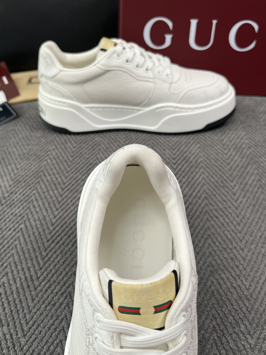Gucci  高品质  顶级工艺品  古奇  专柜新款原厂配置，意大利进口牛皮面料，进口牛皮内里垫，透气舒适，鞋底：原厂