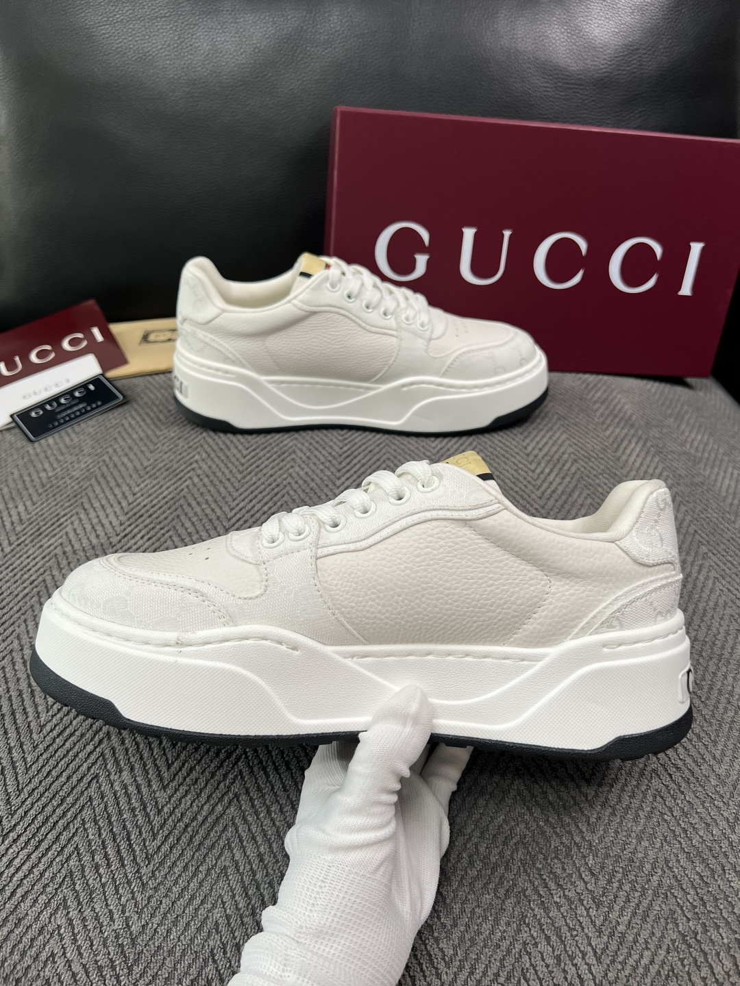 Gucci  高品质  顶级工艺品  古奇  专柜新款原厂配置，意大利进口牛皮面料，进口牛皮内里垫，透气舒适，鞋底：原厂