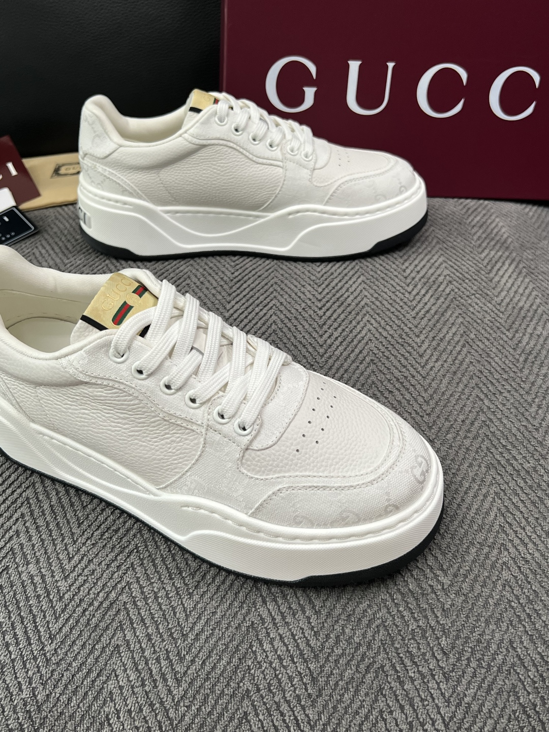Gucci  高品质  顶级工艺品  古奇  专柜新款原厂配置，意大利进口牛皮面料，进口牛皮内里垫，透气舒适，鞋底：原厂