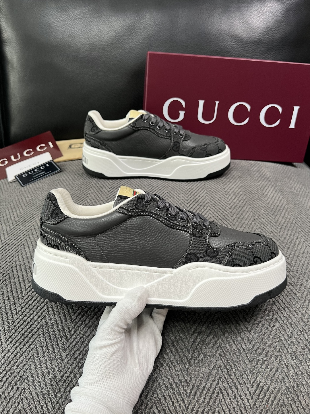 Gucci  高品质  顶级工艺品  古奇  专柜新款原厂配置，意大利进口牛皮面料，进口牛皮内里垫，透气舒适，鞋底：原厂