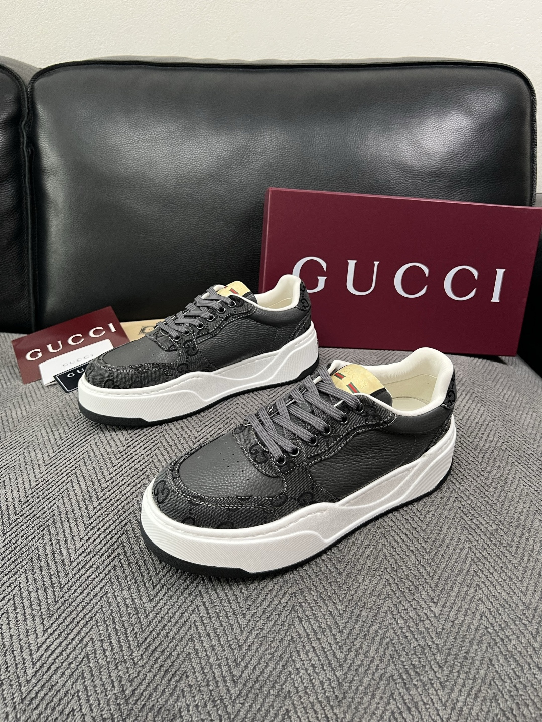 Gucci  高品质  顶级工艺品  古奇  专柜新款原厂配置，意大利进口牛皮面料，进口牛皮内里垫，透气舒适，鞋底：原厂