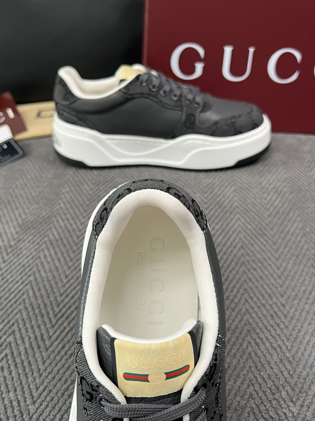 Gucci  高品质  顶级工艺品  古奇  专柜新款原厂配置，意大利进口牛皮面料，进口牛皮内里垫，透气舒适，鞋底：原厂