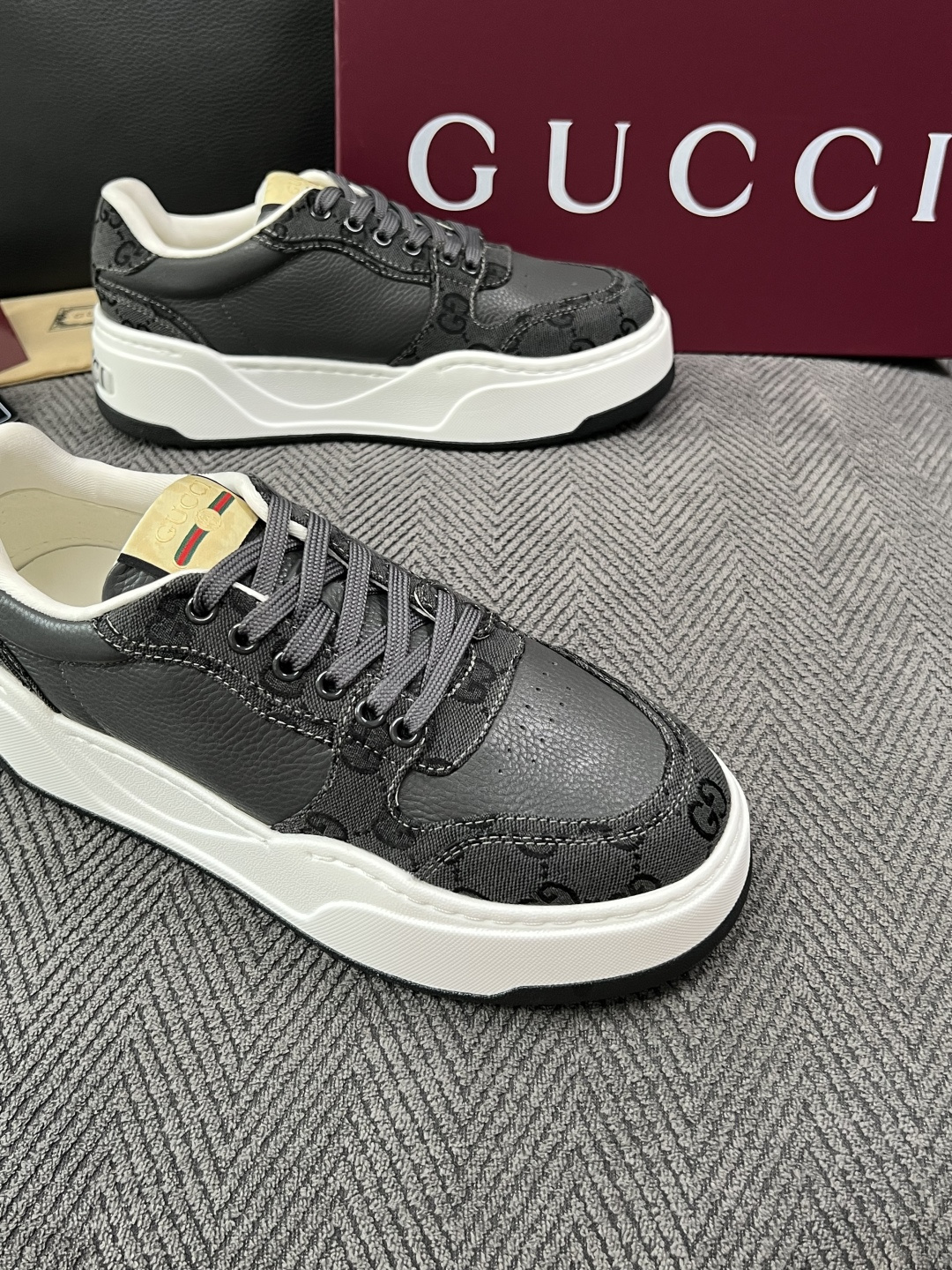 Gucci  高品质  顶级工艺品  古奇  专柜新款原厂配置，意大利进口牛皮面料，进口牛皮内里垫，透气舒适，鞋底：原厂