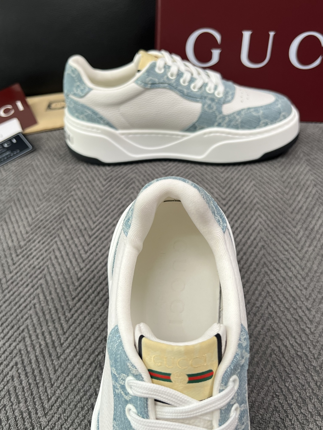 Gucci  高品质  顶级工艺品  古奇  专柜新款原厂配置，意大利进口牛皮面料，进口牛皮内里垫，透气舒适，鞋底：原厂