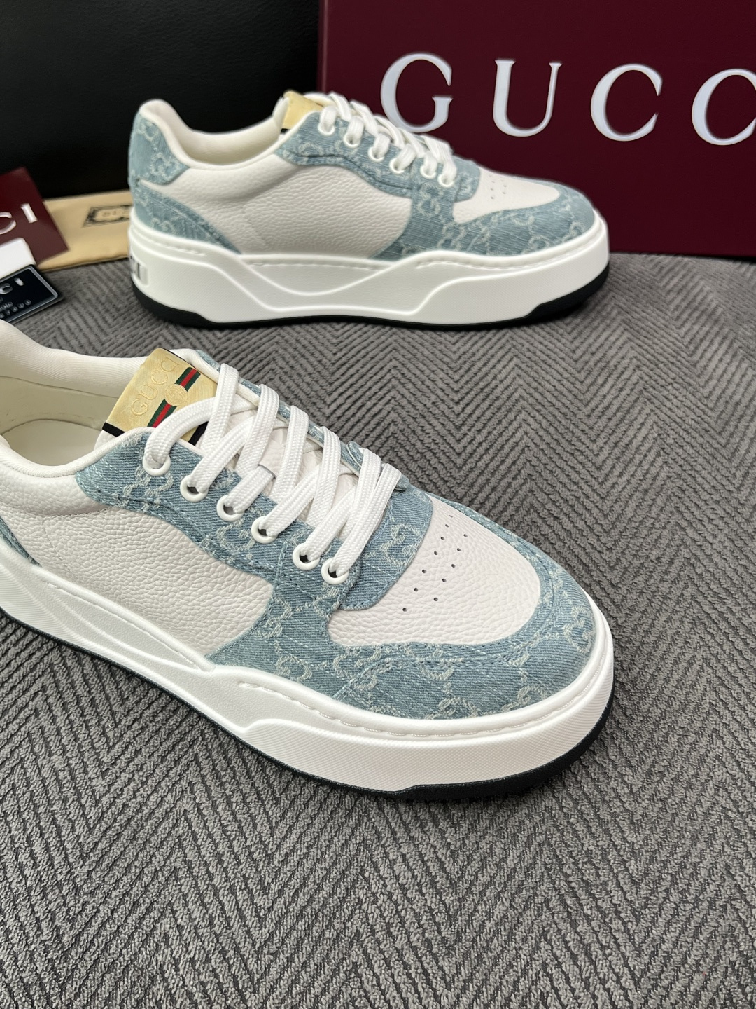 Gucci  高品质  顶级工艺品  古奇  专柜新款原厂配置，意大利进口牛皮面料，进口牛皮内里垫，透气舒适，鞋底：原厂