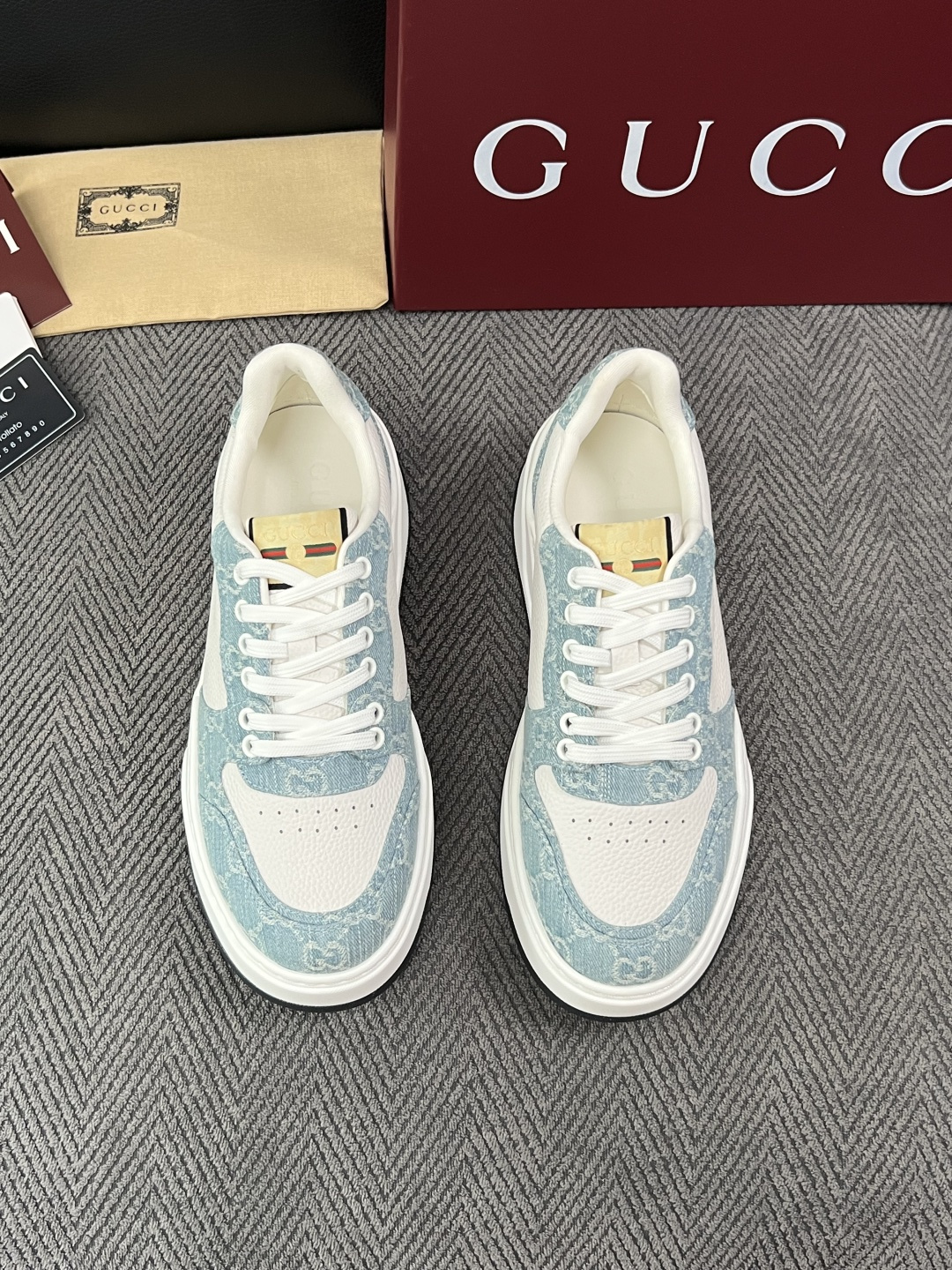 Gucci  高品质  顶级工艺品  古奇  专柜新款原厂配置，意大利进口牛皮面料，进口牛皮内里垫，透气舒适，鞋底：原厂