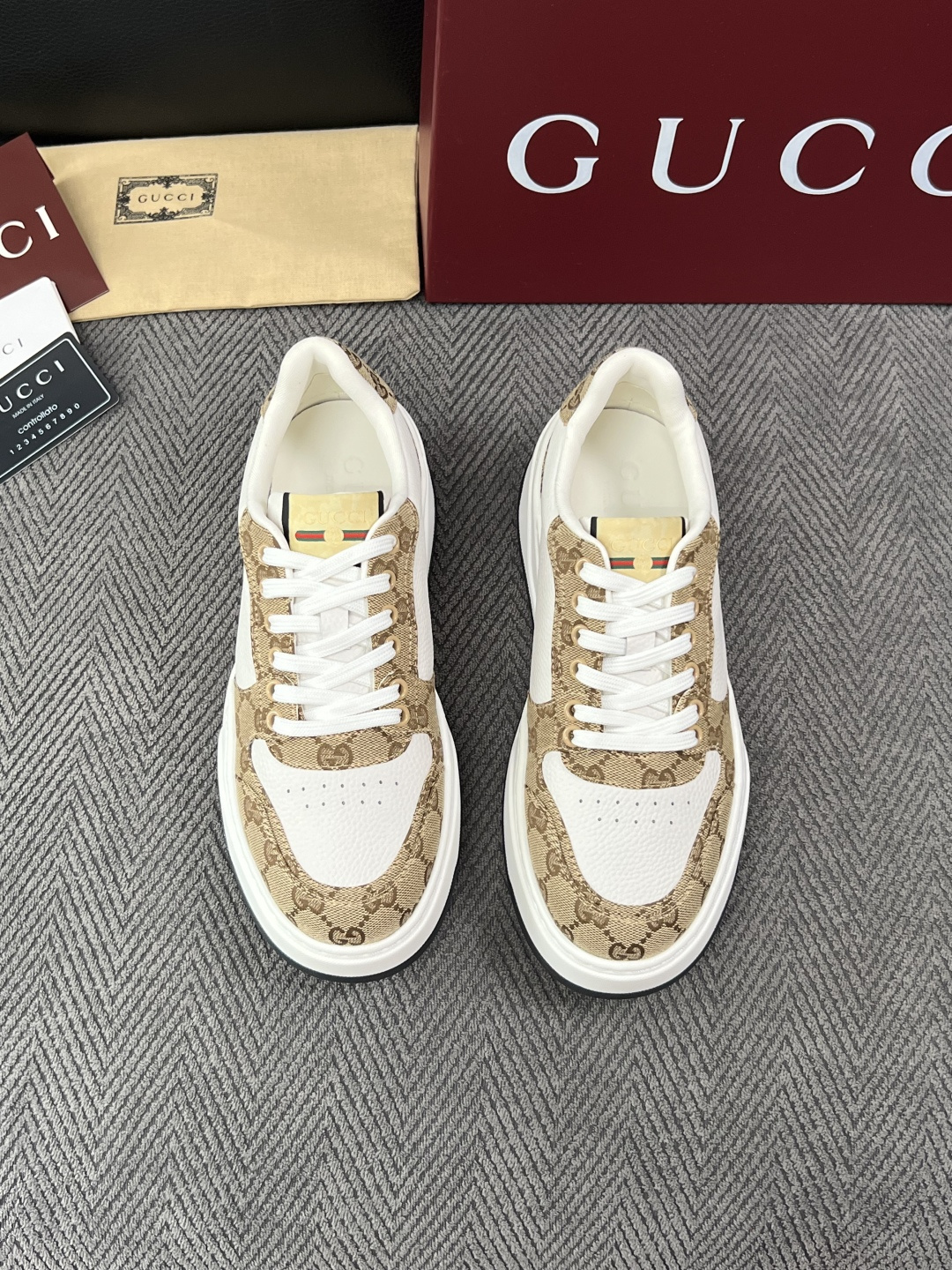 Gucci  高品质  顶级工艺品  古奇  专柜新款原厂配置，意大利进口牛皮面料，进口牛皮内里垫，透气舒适，鞋底：原厂