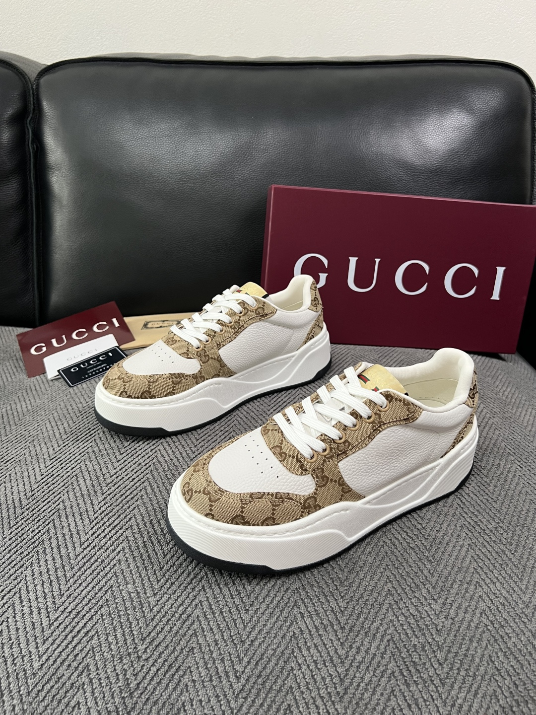 Gucci  高品质  顶级工艺品  古奇  专柜新款原厂配置，意大利进口牛皮面料，进口牛皮内里垫，透气舒适，鞋底：原厂