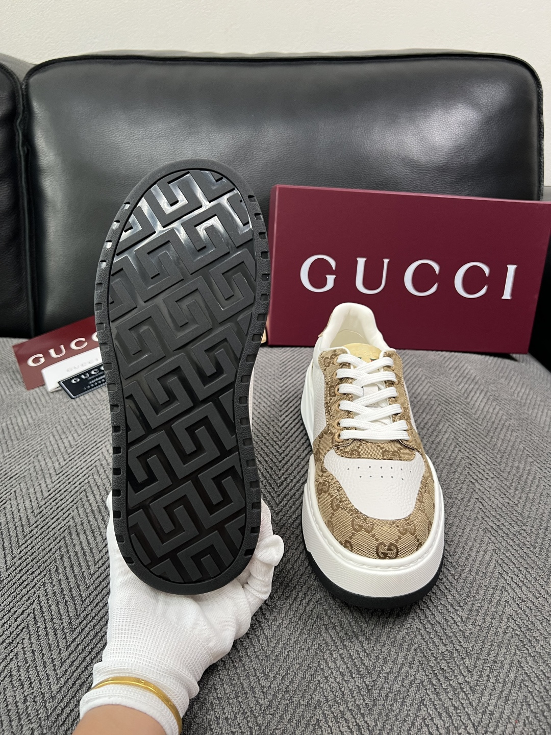 Gucci  高品质  顶级工艺品  古奇  专柜新款原厂配置，意大利进口牛皮面料，进口牛皮内里垫，透气舒适，鞋底：原厂