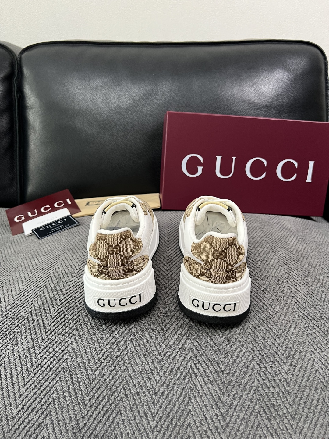 Gucci  高品质  顶级工艺品  古奇  专柜新款原厂配置，意大利进口牛皮面料，进口牛皮内里垫，透气舒适，鞋底：原厂