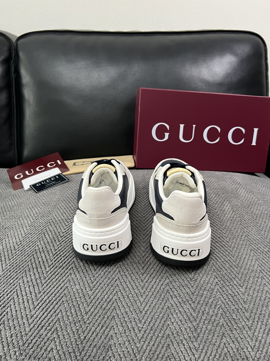 Gucci  高品质  顶级工艺品  古奇  专柜新款原厂配置，意大利进口牛皮面料，进口牛皮内里垫，透气舒适，鞋底：原厂