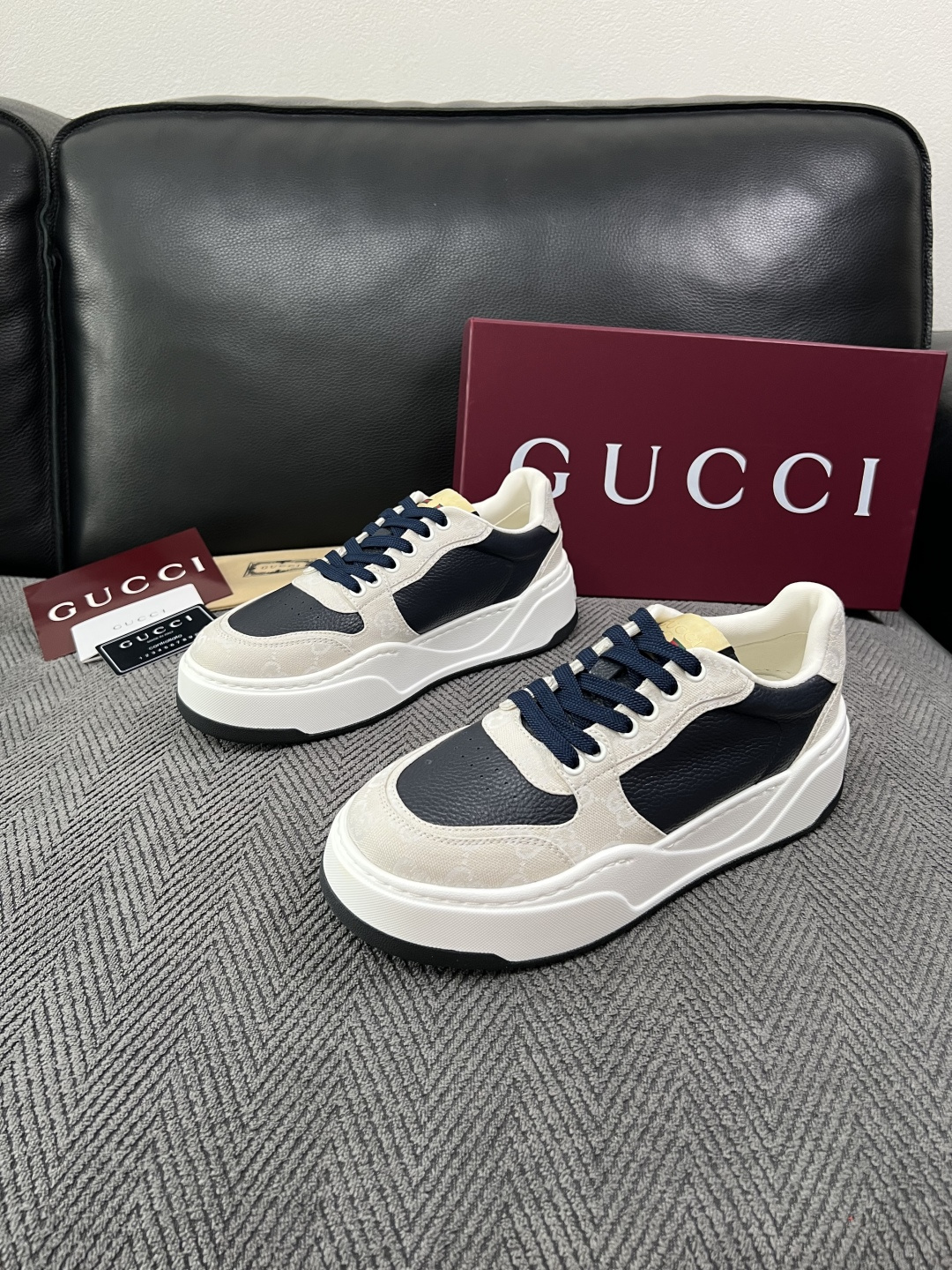 Gucci  高品质  顶级工艺品  古奇  专柜新款原厂配置，意大利进口牛皮面料，进口牛皮内里垫，透气舒适，鞋底：原厂