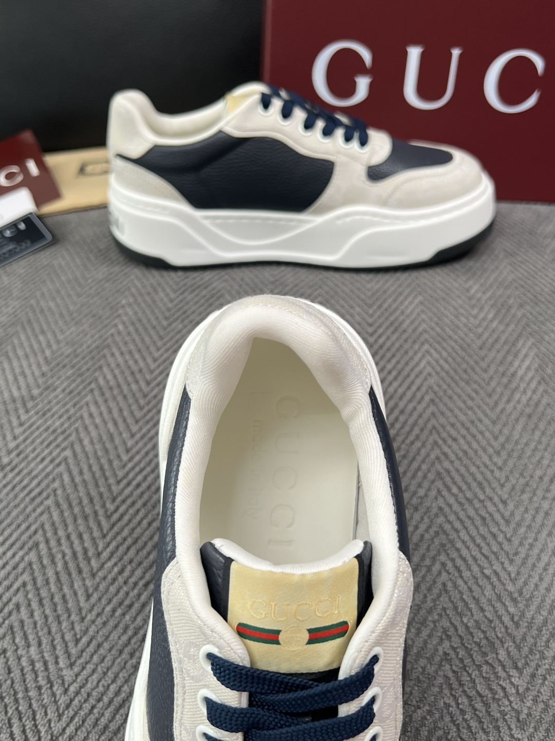 Gucci  高品质  顶级工艺品  古奇  专柜新款原厂配置，意大利进口牛皮面料，进口牛皮内里垫，透气舒适，鞋底：原厂
