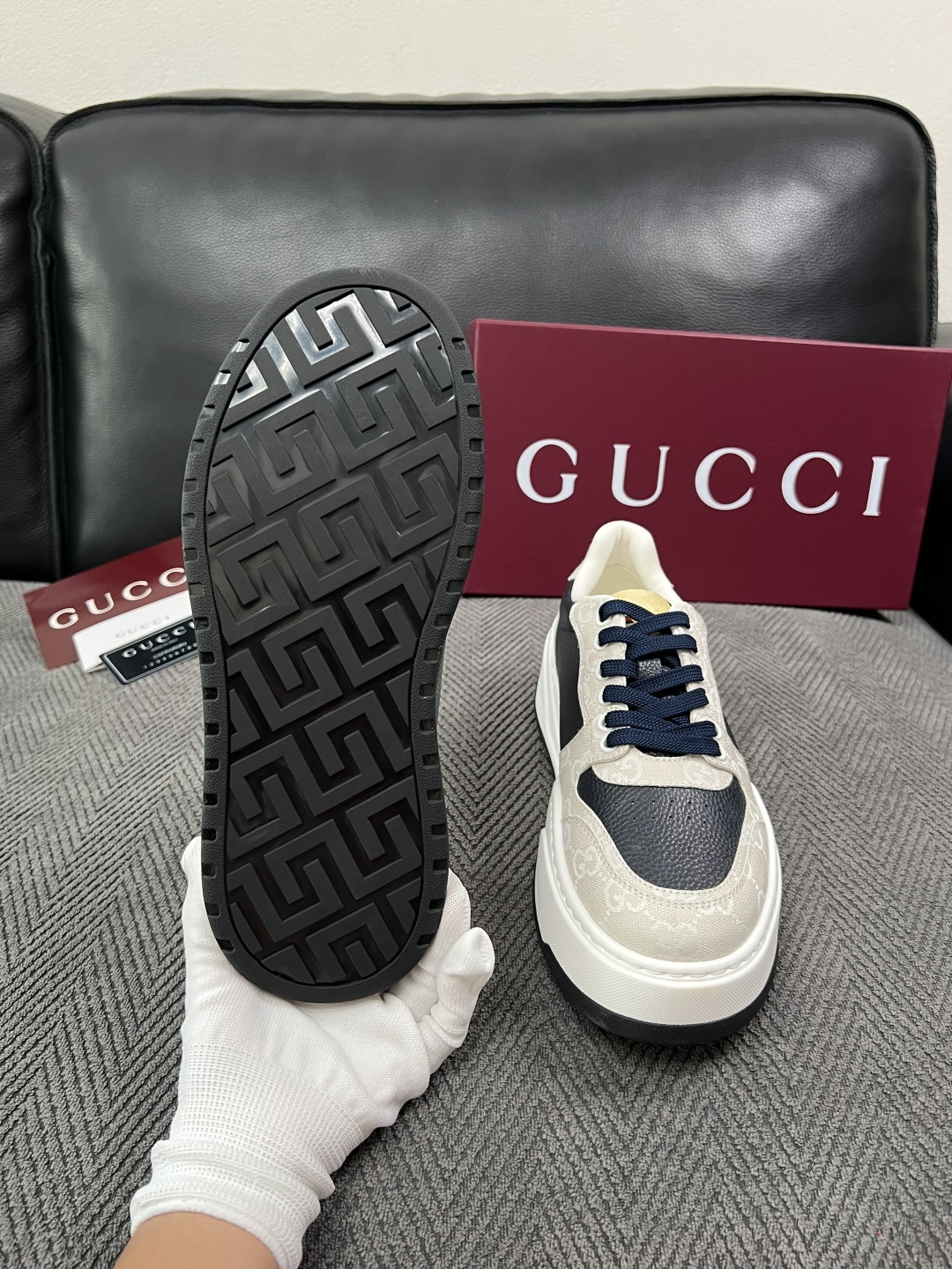 Gucci  高品质  顶级工艺品  古奇  专柜新款原厂配置，意大利进口牛皮面料，进口牛皮内里垫，透气舒适，鞋底：原厂