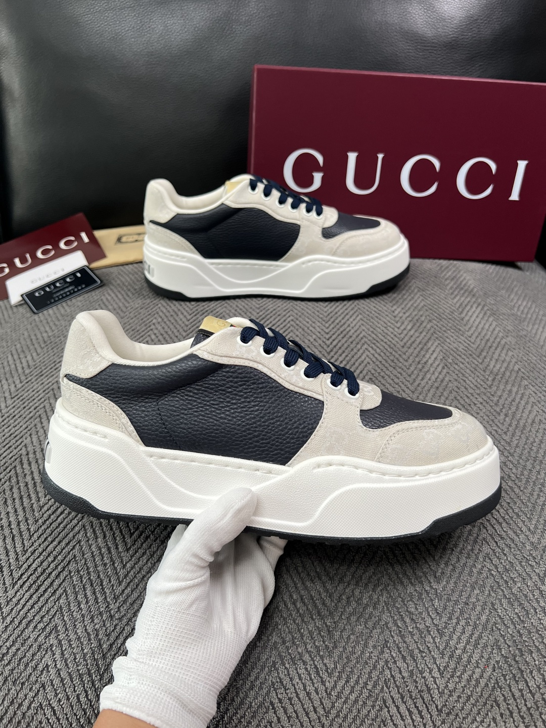 Gucci  高品质  顶级工艺品  古奇  专柜新款原厂配置，意大利进口牛皮面料，进口牛皮内里垫，透气舒适，鞋底：原厂