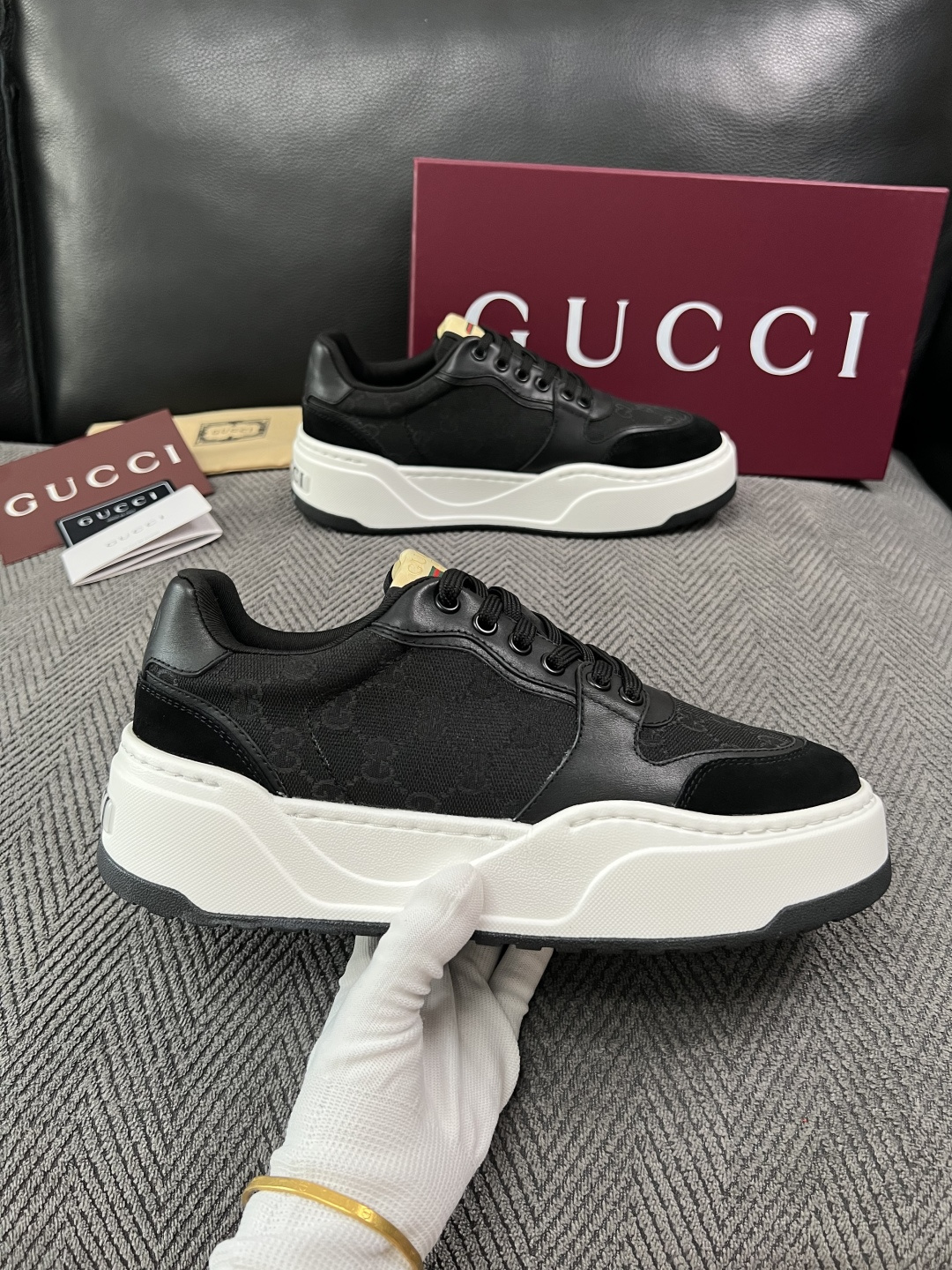 Gucci  高品质  顶级工艺品  古奇  专柜新款原厂配置，意大利进口牛皮面料，进口牛皮内里垫，透气舒适，鞋底：原厂