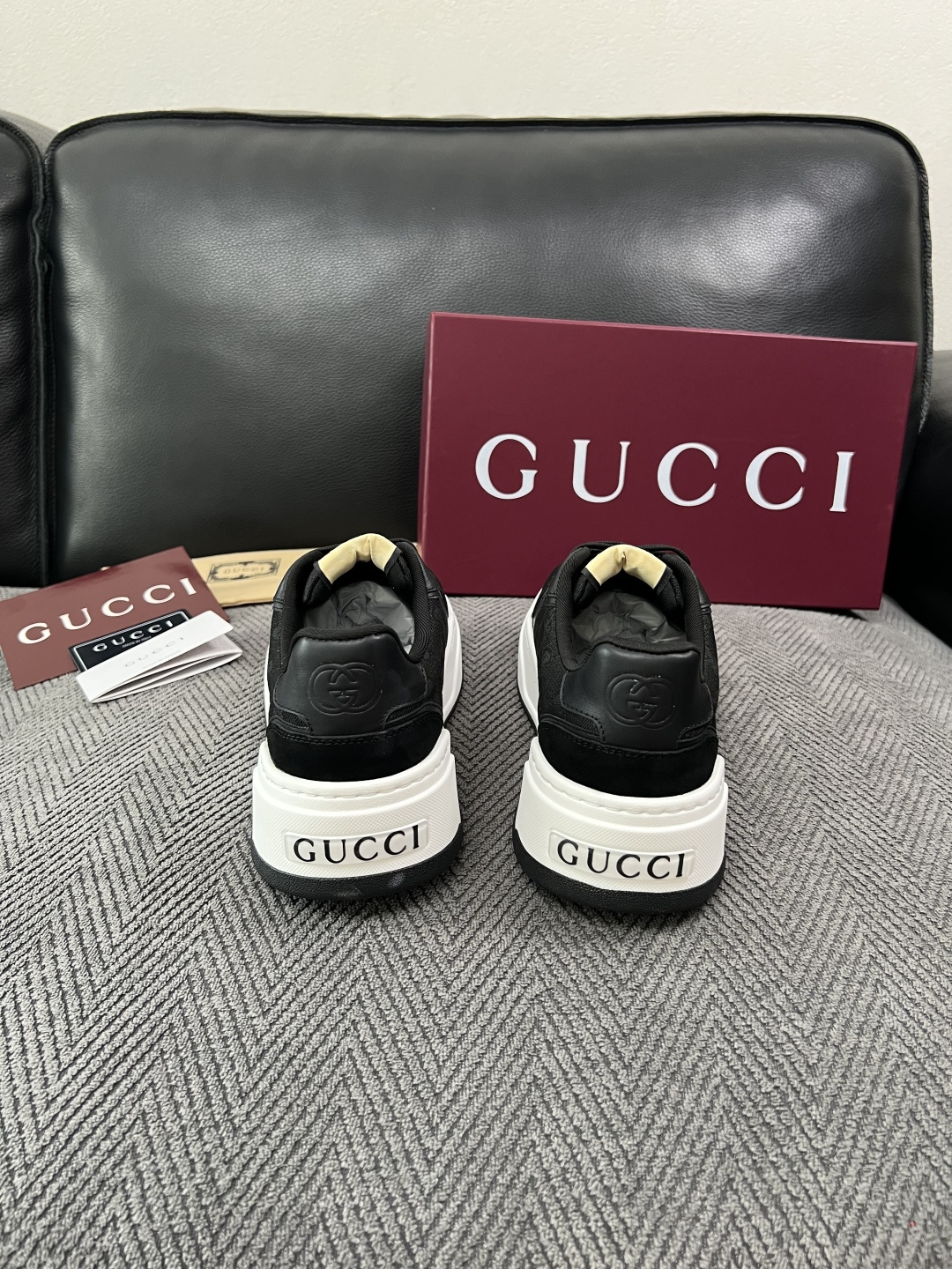 Gucci  高品质  顶级工艺品  古奇  专柜新款原厂配置，意大利进口牛皮面料，进口牛皮内里垫，透气舒适，鞋底：原厂