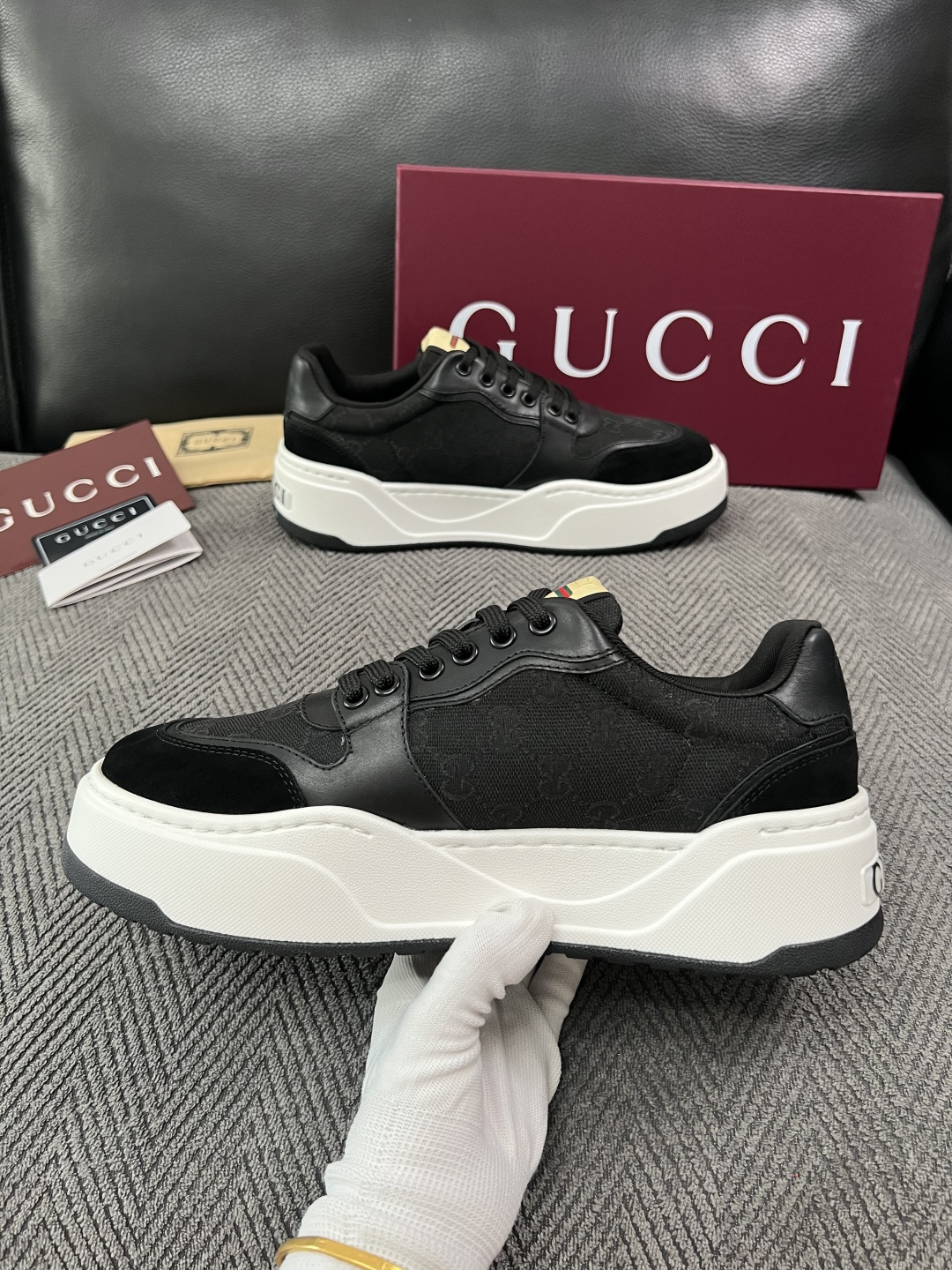 Gucci  高品质  顶级工艺品  古奇  专柜新款原厂配置，意大利进口牛皮面料，进口牛皮内里垫，透气舒适，鞋底：原厂