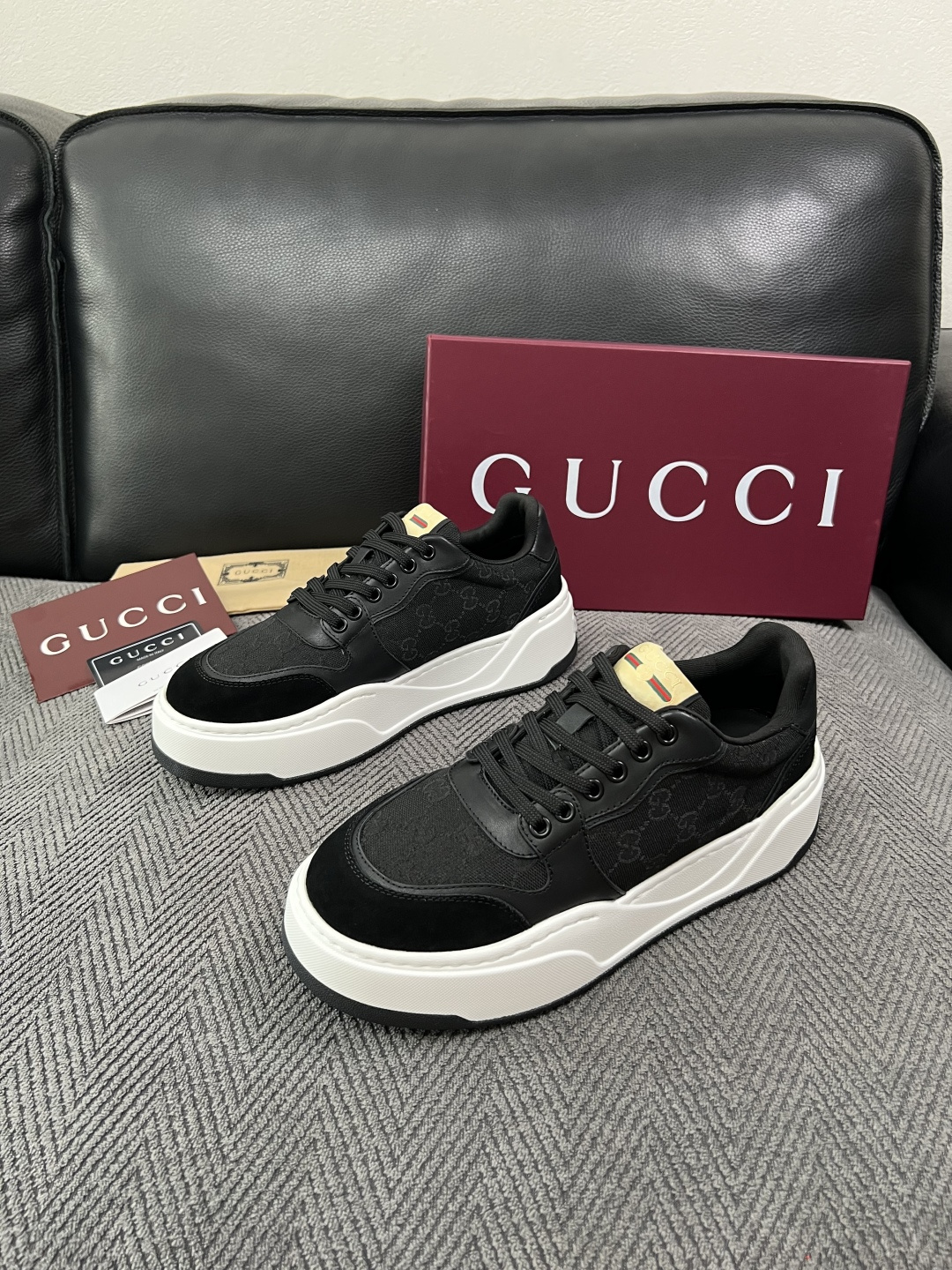 Gucci  高品质  顶级工艺品  古奇  专柜新款原厂配置，意大利进口牛皮面料，进口牛皮内里垫，透气舒适，鞋底：原厂
