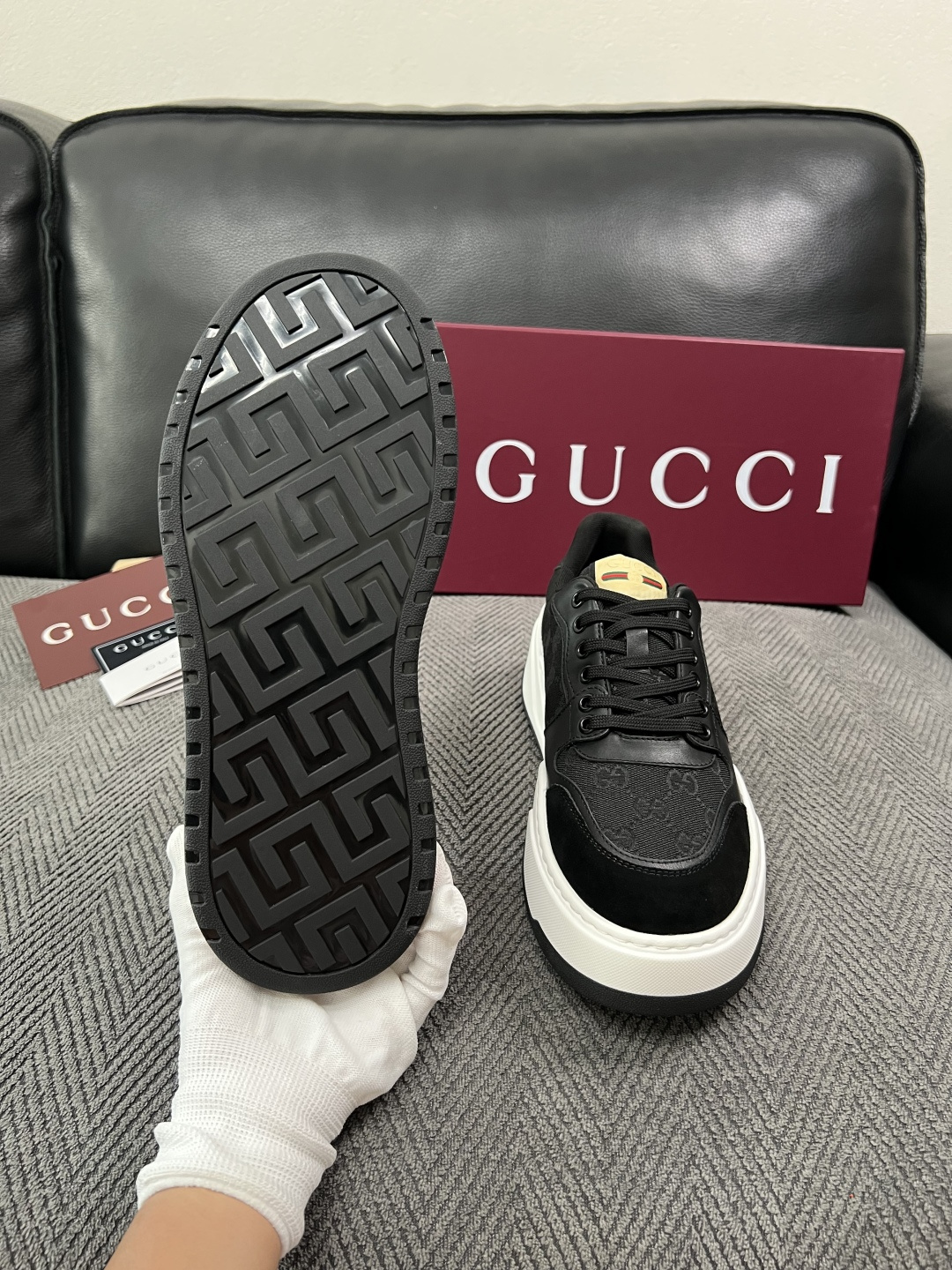 Gucci  高品质  顶级工艺品  古奇  专柜新款原厂配置，意大利进口牛皮面料，进口牛皮内里垫，透气舒适，鞋底：原厂