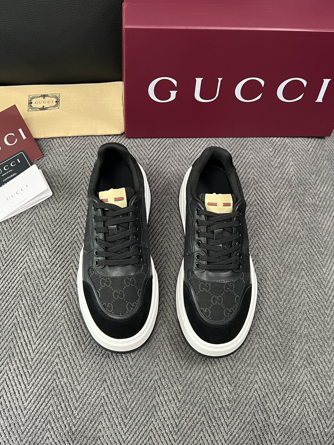 Gucci  高品质  顶级工艺品  古奇  专柜新款原厂配置，意大利进口牛皮面料，进口牛皮内里垫，透气舒适，鞋底：原厂