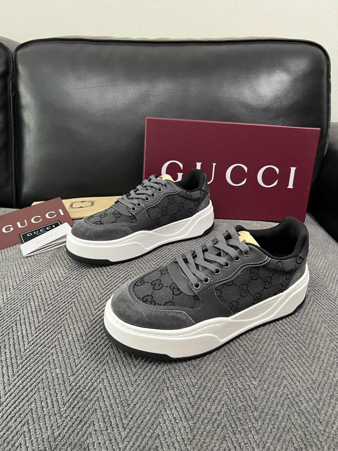 Gucci  高品质  顶级工艺品  古奇  专柜新款原厂配置，意大利进口牛皮面料，进口牛皮内里垫，透气舒适，鞋底：原厂