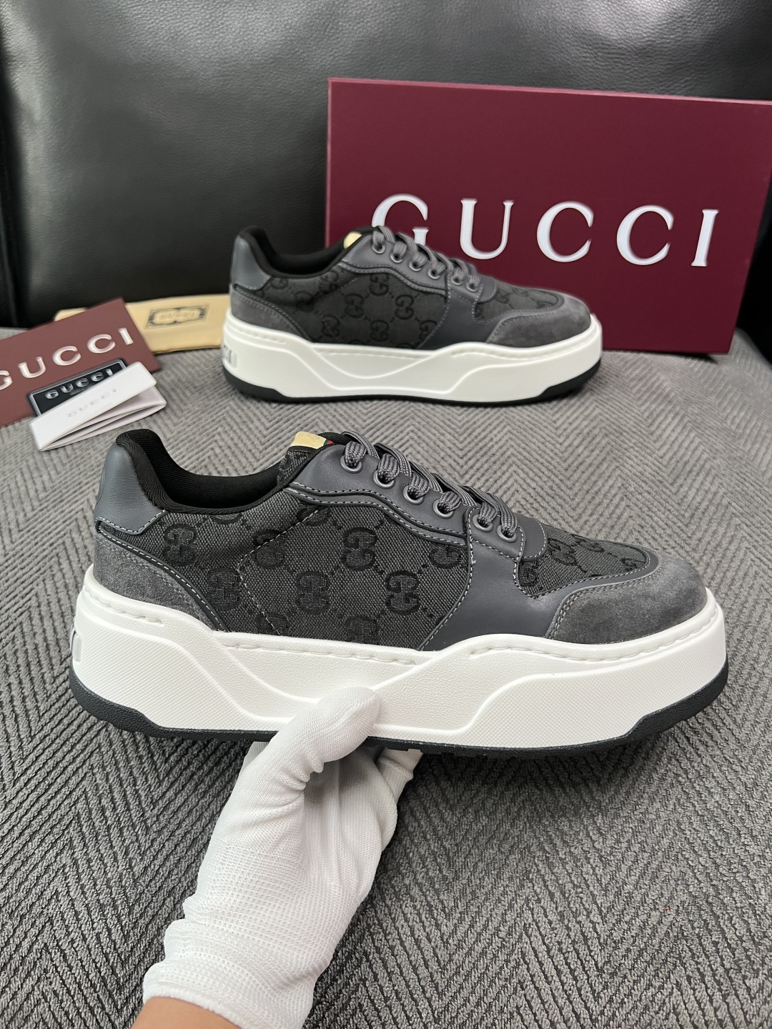 Gucci  高品质  顶级工艺品  古奇  专柜新款原厂配置，意大利进口牛皮面料，进口牛皮内里垫，透气舒适，鞋底：原厂