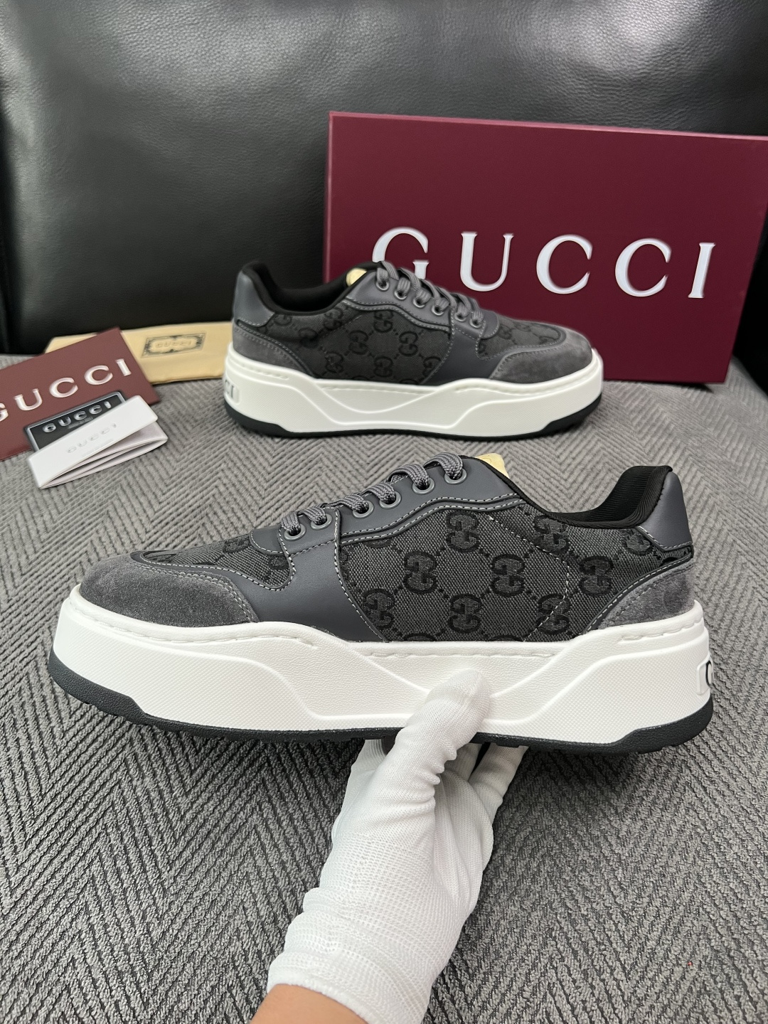 Gucci  高品质  顶级工艺品  古奇  专柜新款原厂配置，意大利进口牛皮面料，进口牛皮内里垫，透气舒适，鞋底：原厂