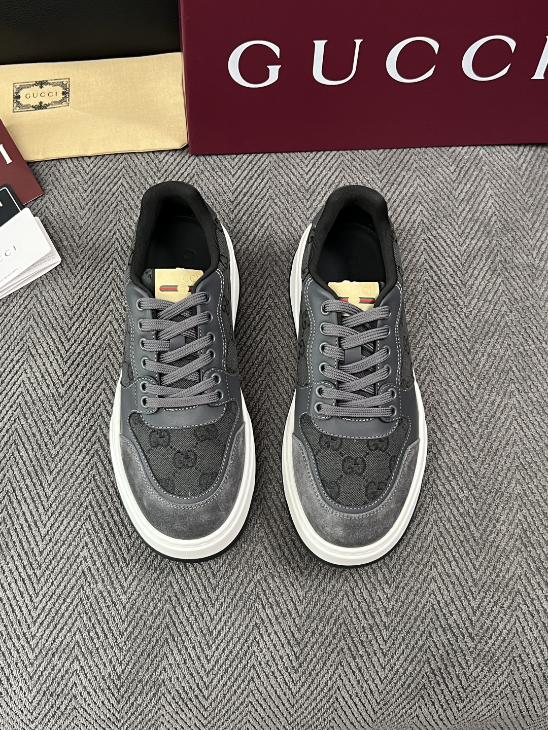 Gucci  高品质  顶级工艺品  古奇  专柜新款原厂配置，意大利进口牛皮面料，进口牛皮内里垫，透气舒适，鞋底：原厂