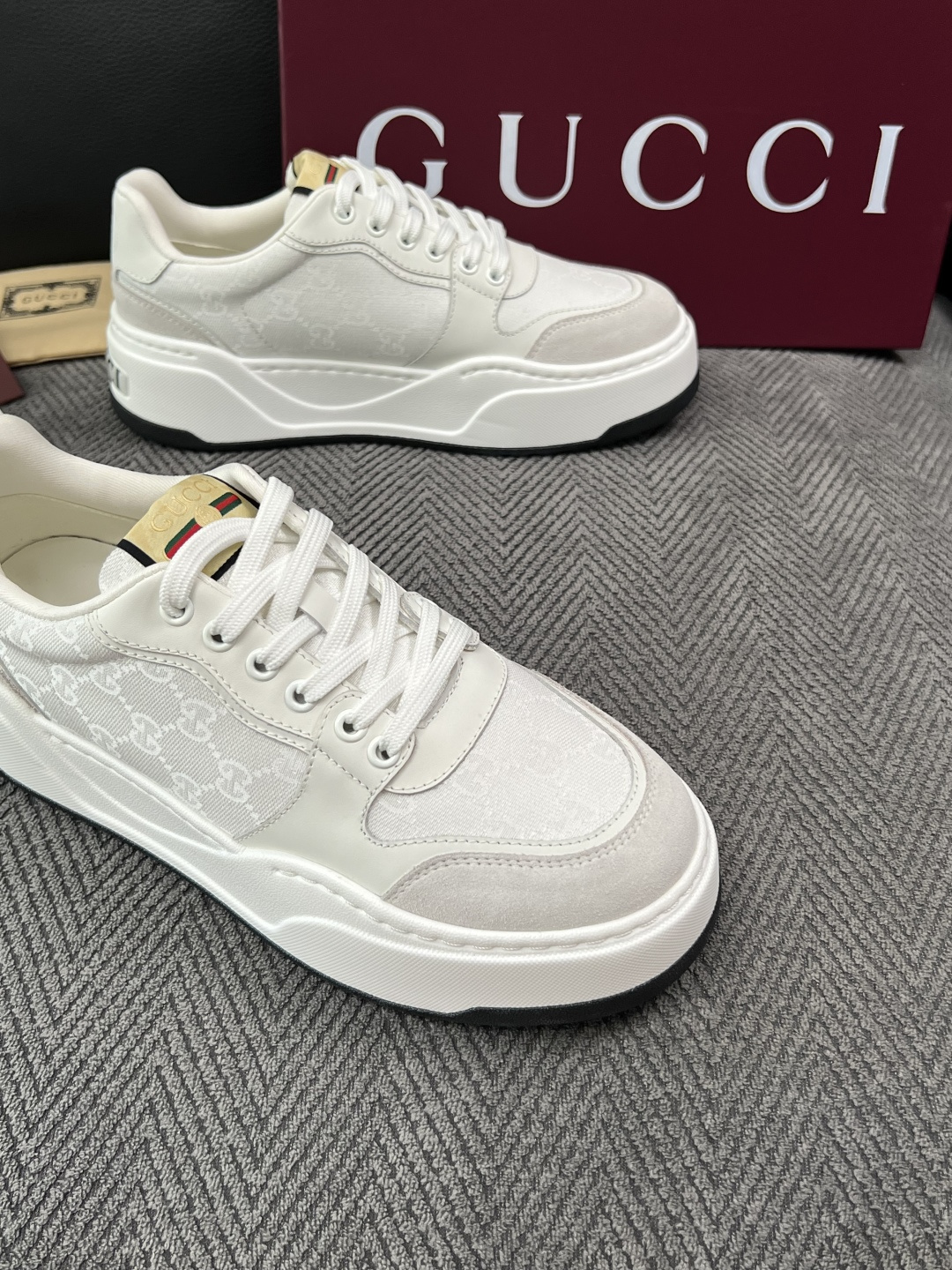 Gucci  高品质  顶级工艺品  古奇  专柜新款原厂配置，意大利进口牛皮面料，进口牛皮内里垫，透气舒适，鞋底：原厂