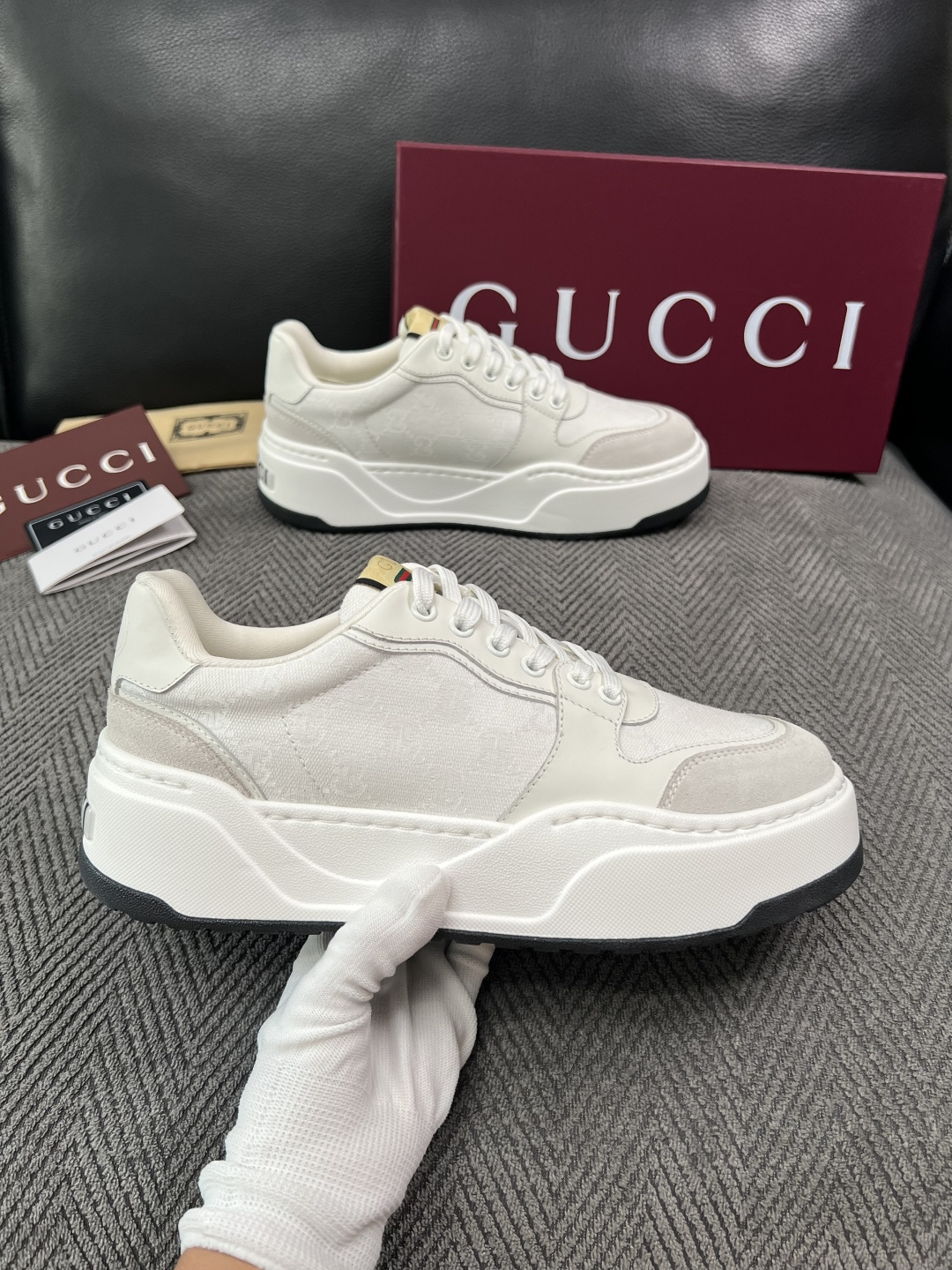 Gucci  高品质  顶级工艺品  古奇  专柜新款原厂配置，意大利进口牛皮面料，进口牛皮内里垫，透气舒适，鞋底：原厂