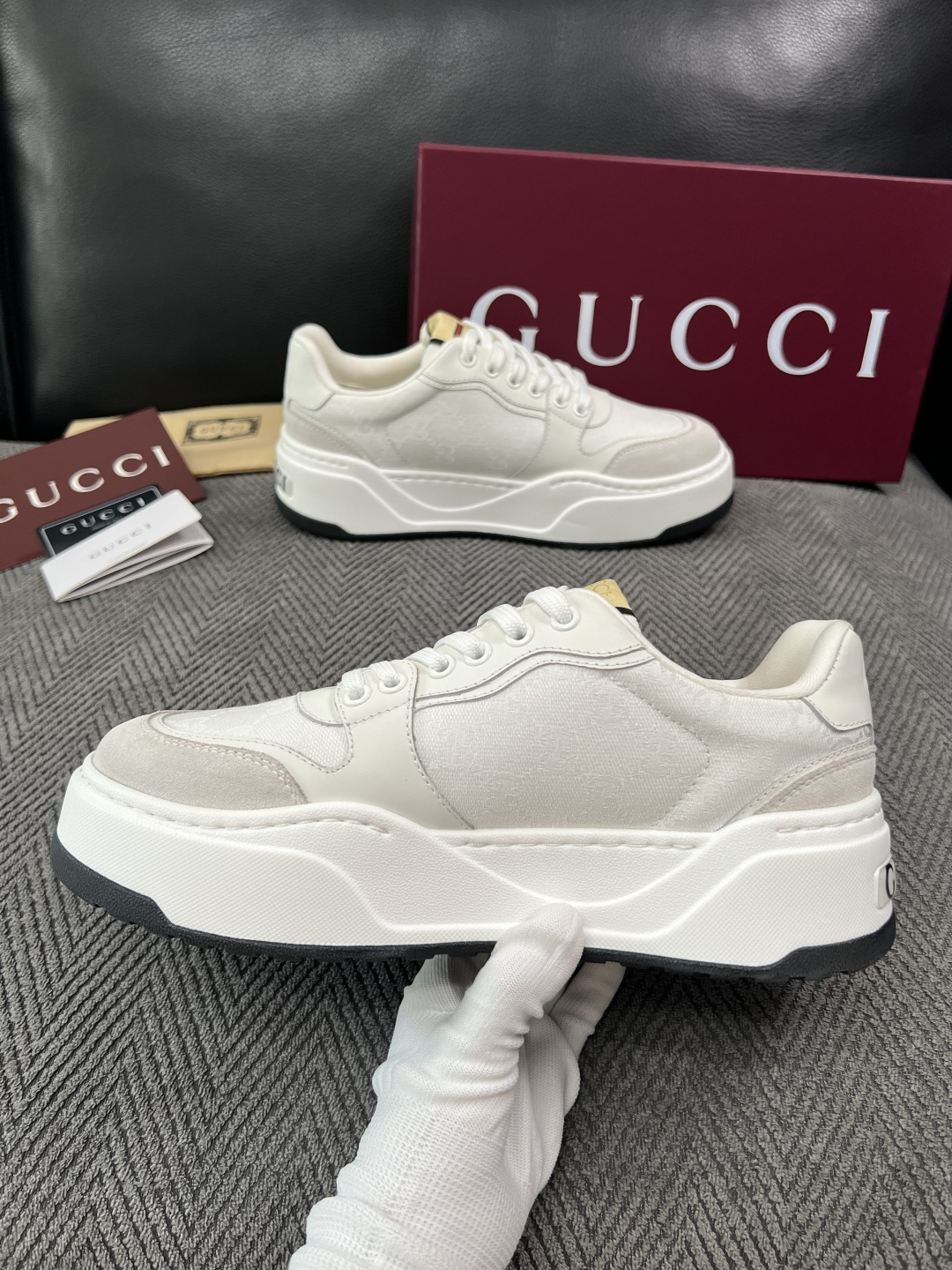 Gucci  高品质  顶级工艺品  古奇  专柜新款原厂配置，意大利进口牛皮面料，进口牛皮内里垫，透气舒适，鞋底：原厂