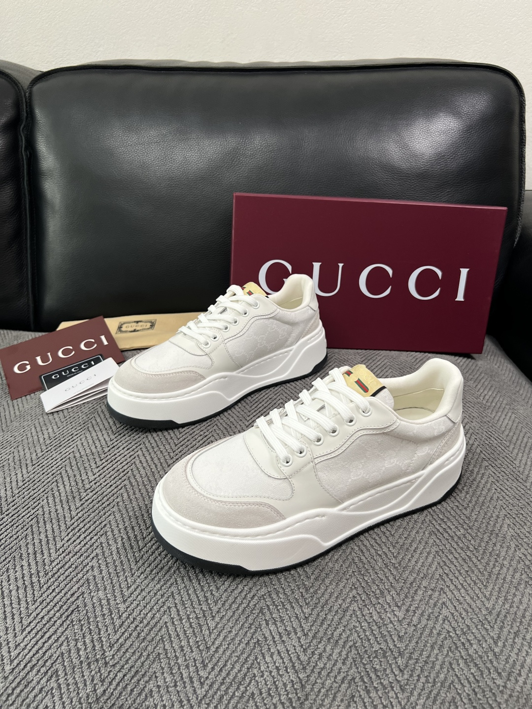 Gucci  高品质  顶级工艺品  古奇  专柜新款原厂配置，意大利进口牛皮面料，进口牛皮内里垫，透气舒适，鞋底：原厂