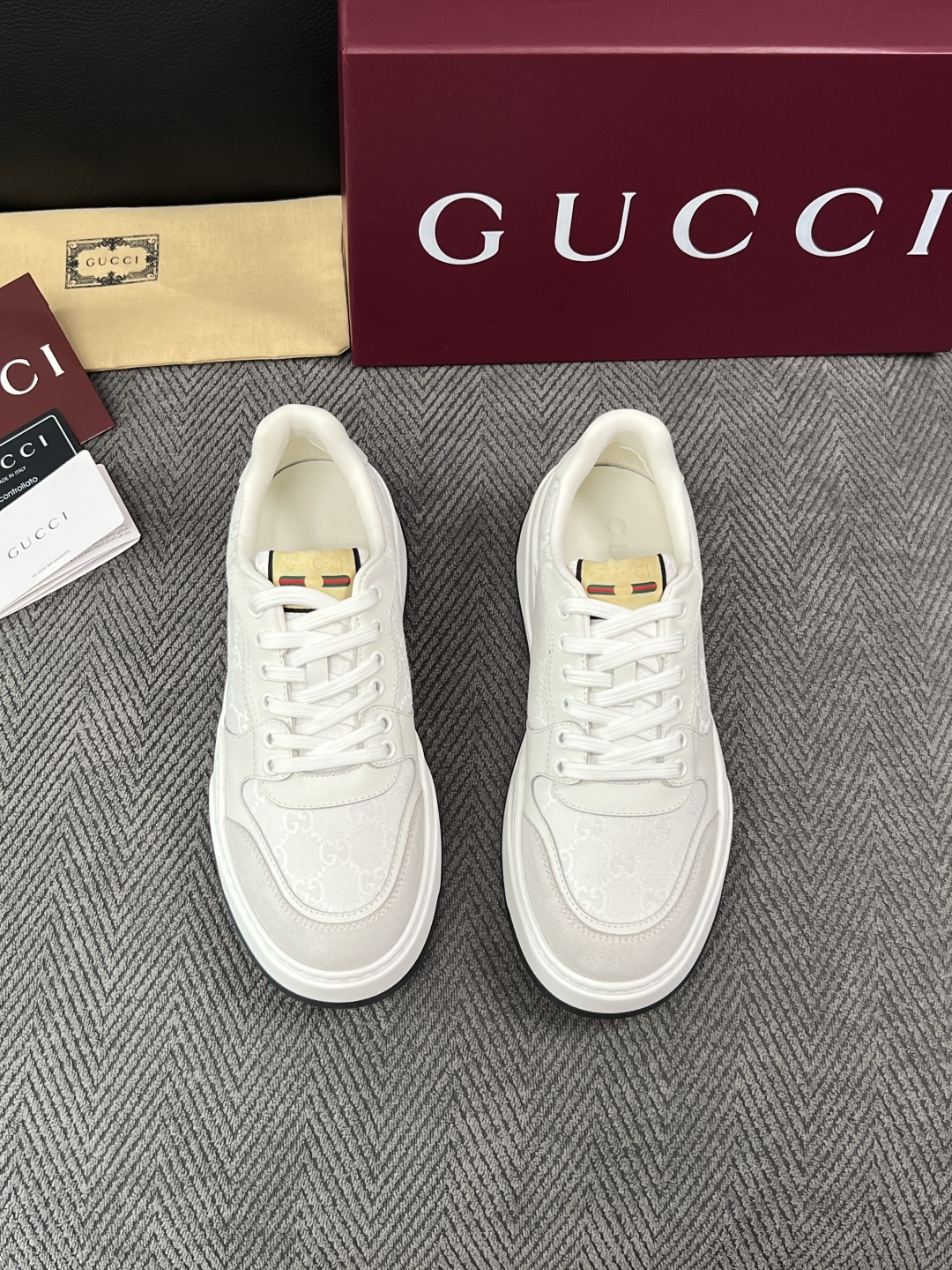 Gucci  高品质  顶级工艺品  古奇  专柜新款原厂配置，意大利进口牛皮面料，进口牛皮内里垫，透气舒适，鞋底：原厂