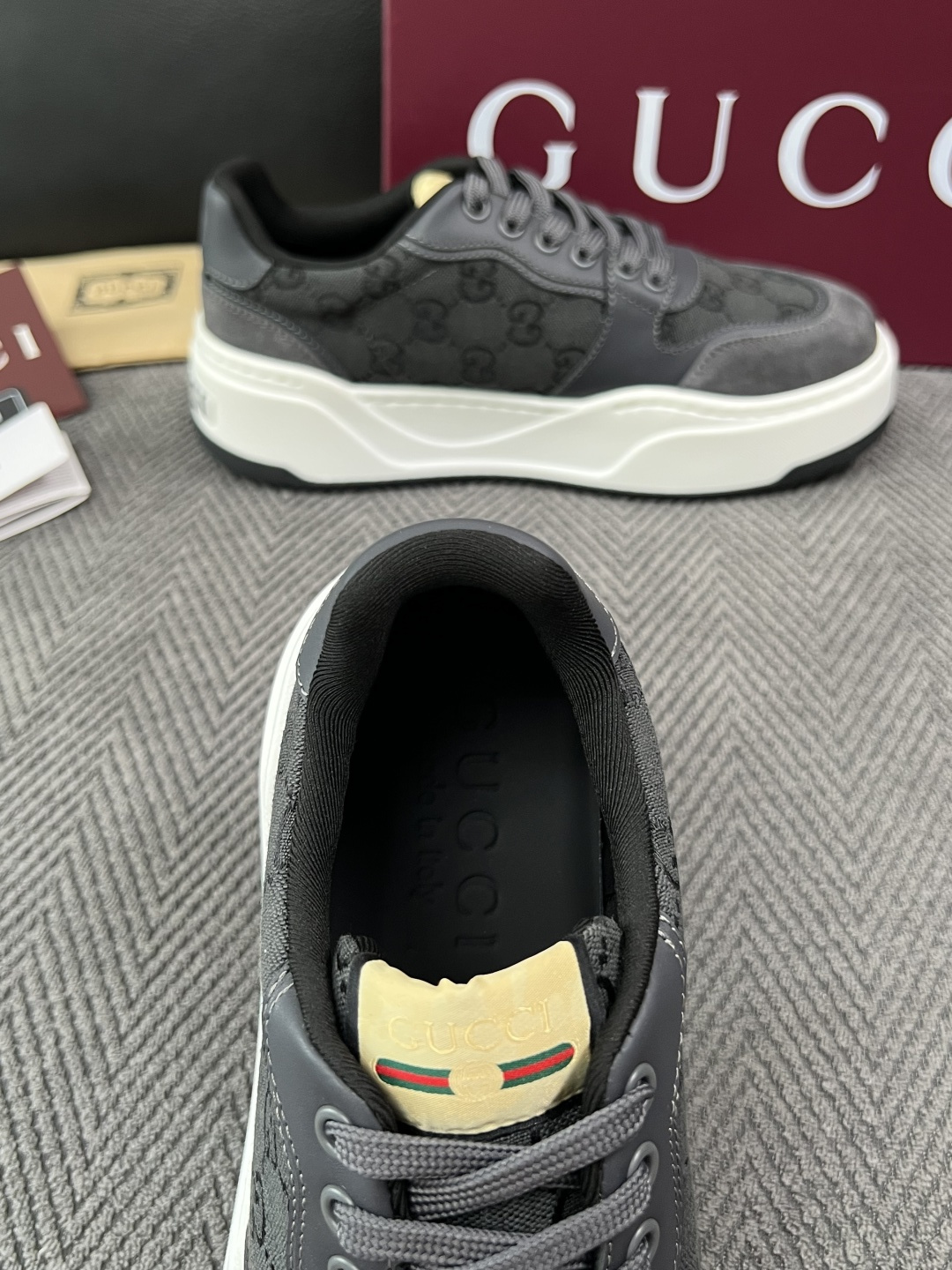 Gucci  高品质  顶级工艺品  古奇  专柜新款原厂配置，意大利进口牛皮面料，进口牛皮内里垫，透气舒适，鞋底：原厂