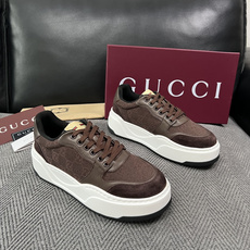 Gucci 高品质 顶级工艺品 古奇 专柜新款原厂配置,意大利进口牛皮面料,进口牛皮内里垫,透气舒适,鞋底:原厂 Gucci 高品质 顶级工艺品 古奇 专柜新款原厂配置,意大利进口牛皮面料,进口牛皮内里垫,透气舒适,鞋底:原厂