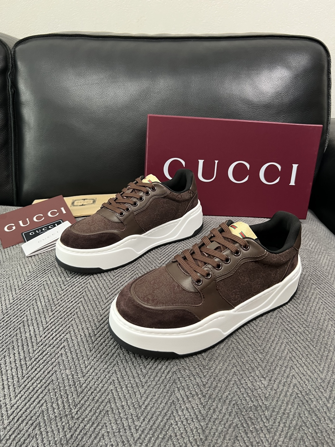 Gucci  高品质  顶级工艺品  古奇  专柜新款原厂配置，意大利进口牛皮面料，进口牛皮内里垫，透气舒适，鞋底：原厂